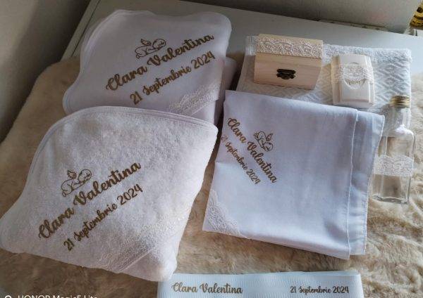 Imagine WhatsApp 2024-09-28 la 08.10.39_ddddcb41 TRUSOU BEBELUS BOTEZ,CUTIE CARTON PERSONALIZATA,D 32 CM