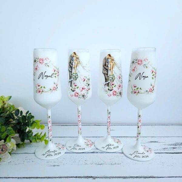 Set 4 pahare, Miri si Nasi,Alb cu Motive Florale Roz!