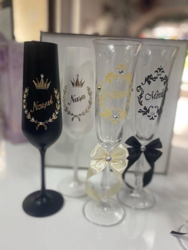 Set 4 Pahare pentru Miri si Nasi cu Fundite Albe/Negre si Strasuri!