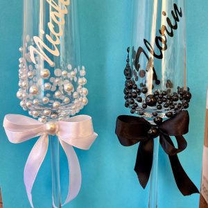 Set 2 Pahare pentru Nasi cu Perle Albe si Negre Personalizate!
