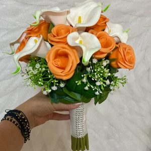 Buchet de Nase Din Cale de Silicon Albe si Trandafiri Portocalii!