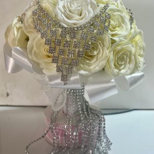 BUCHET MIREASA DIN TRANDAFIRI,PLANTE ARTIFICIALE SI PERLE SI STRASURI!